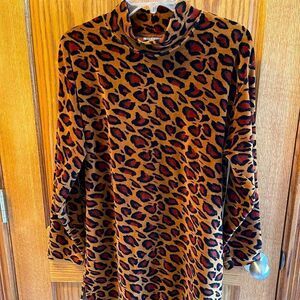 Medium womens Leopard Velour Long Top